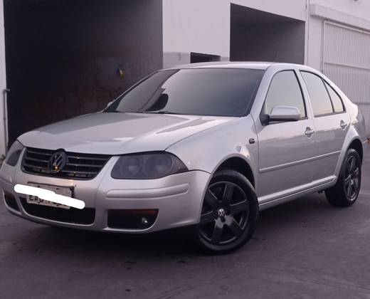 VOLKSWAGEN BORA 2.0 MI 8V GASOLINA 4P TIPTRONIC